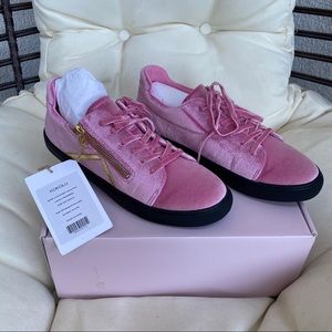 Kokolu velvet sneakers pink Size 9